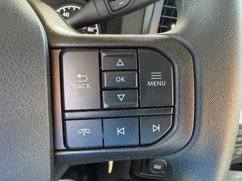 Ford Super Duty F-250 SRW Vehicle Full-screen Gallery Image 7