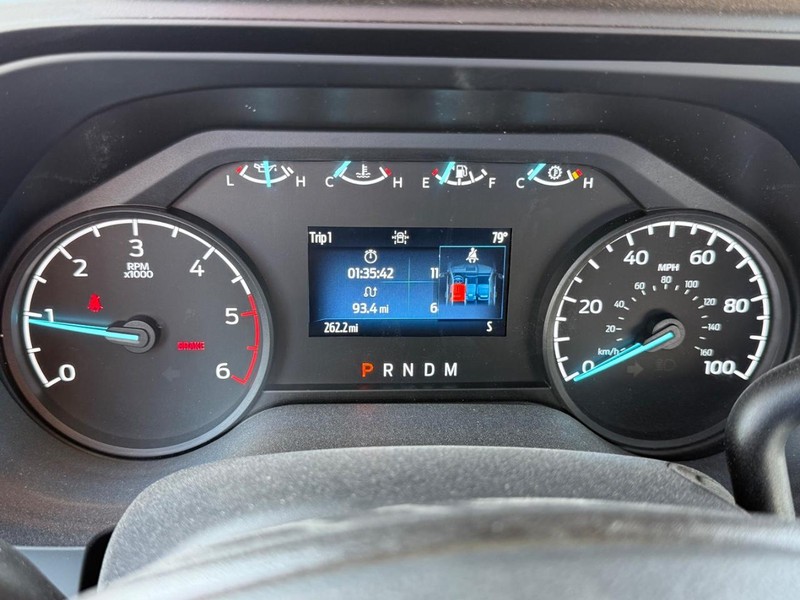 Ford Super Duty F-250 SRW Vehicle Full-screen Gallery Image 8