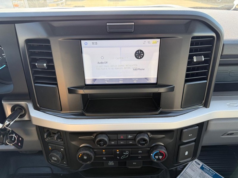 Ford Super Duty F-250 SRW Vehicle Full-screen Gallery Image 12