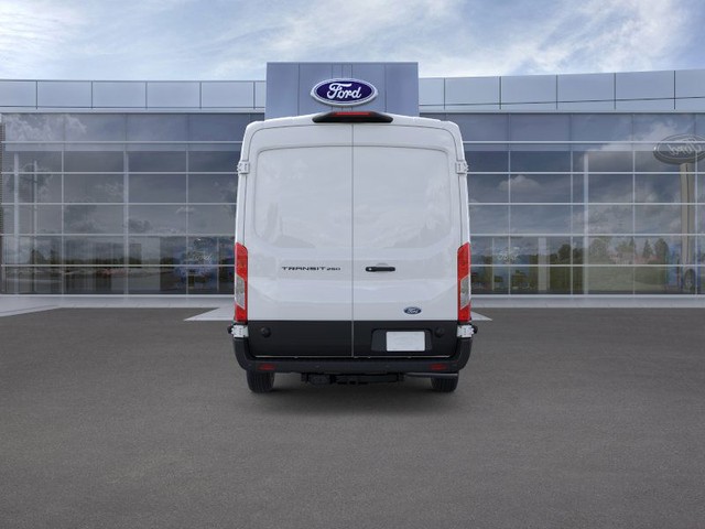 Ford Transit-250 Vehicle Full-screen Gallery Image 5