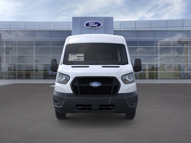Ford Transit-250 Vehicle Full-screen Gallery Image 6
