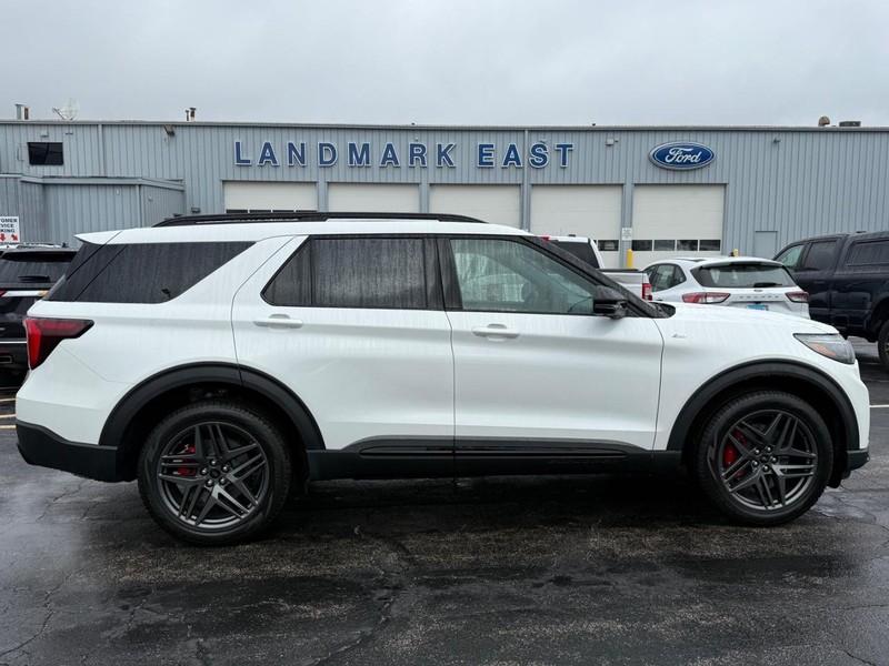 Ford Explorer Vehicle Full-screen Gallery Image 24