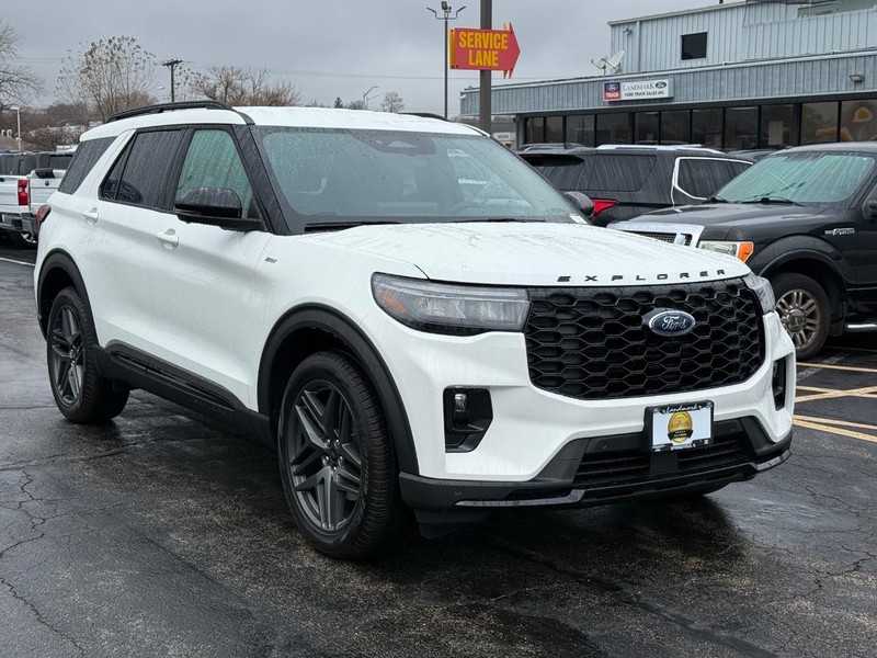 Ford Explorer Vehicle Full-screen Gallery Image 25