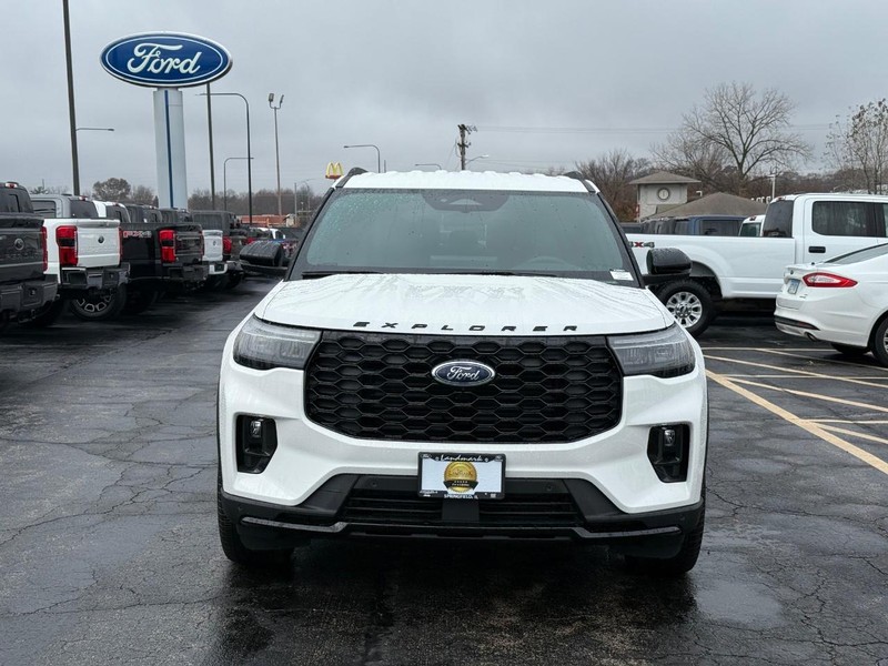 Ford Explorer Vehicle Full-screen Gallery Image 26