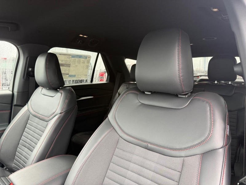 Ford Explorer Vehicle Full-screen Gallery Image 28