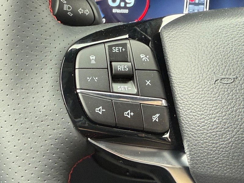 Ford Explorer Vehicle Full-screen Gallery Image 29