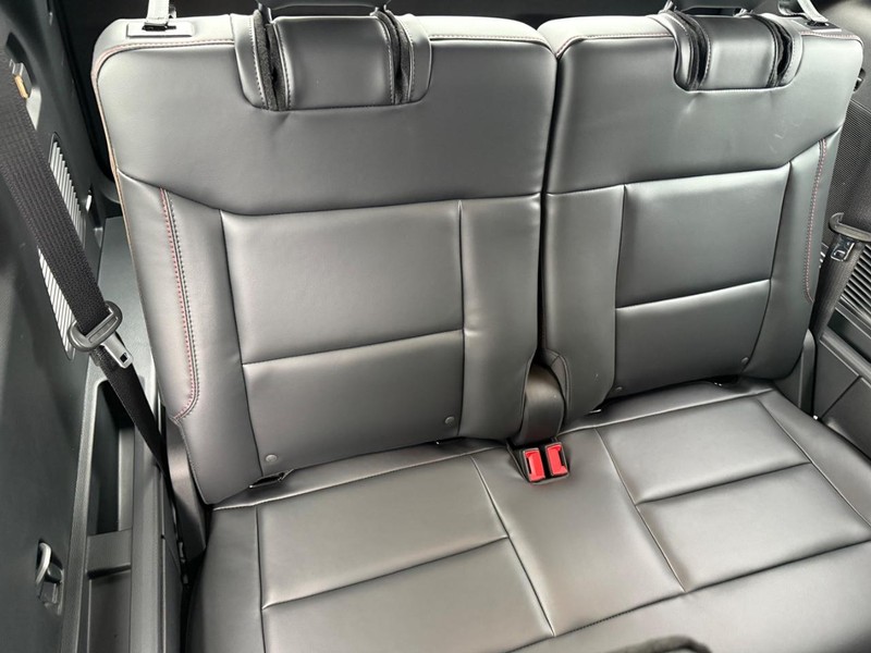 Ford Explorer Vehicle Full-screen Gallery Image 36