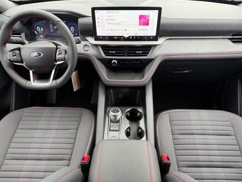 Ford Explorer Vehicle Full-screen Gallery Image 37