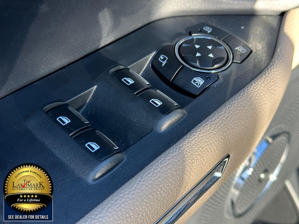 Ford Expedition Vehicle Full-screen Gallery Image 8