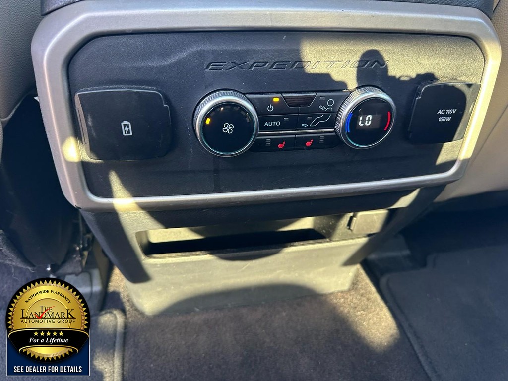 Ford Expedition Vehicle Full-screen Gallery Image 17