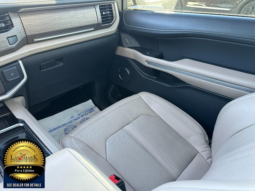 Ford Expedition Vehicle Full-screen Gallery Image 21