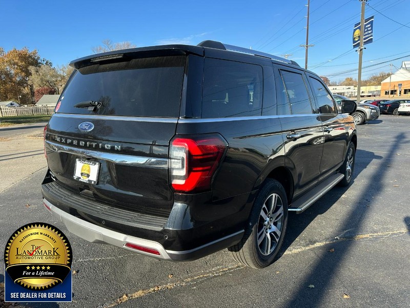 Ford Expedition Vehicle Full-screen Gallery Image 3