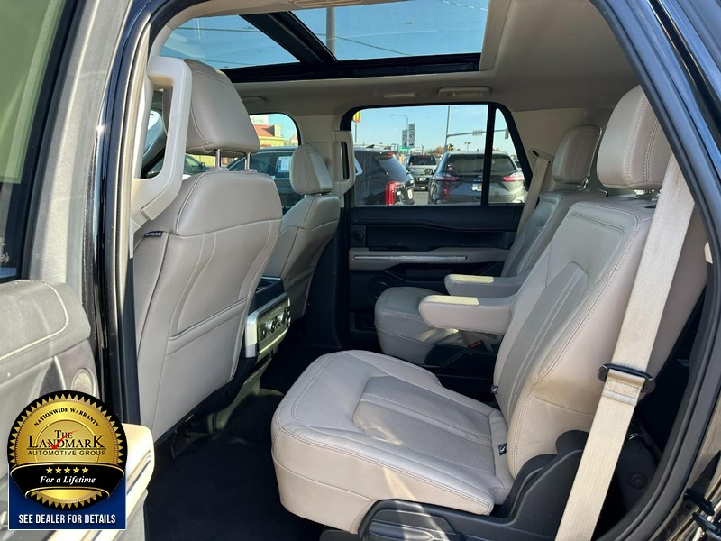 Ford Expedition Vehicle Full-screen Gallery Image 10