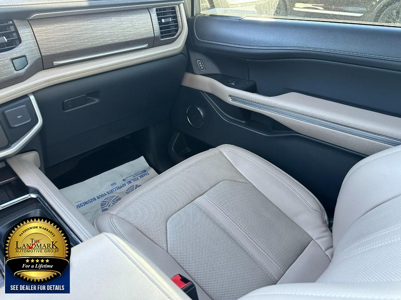 Ford Expedition Vehicle Full-screen Gallery Image 17