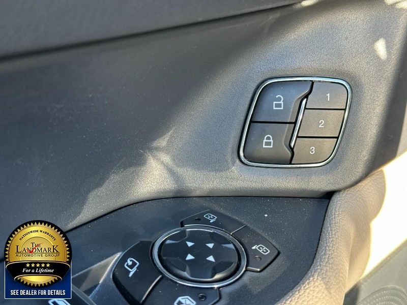 Ford Expedition Vehicle Full-screen Gallery Image 19