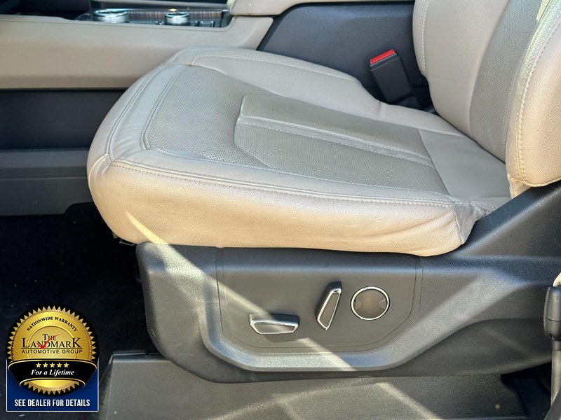 Ford Expedition Vehicle Full-screen Gallery Image 20