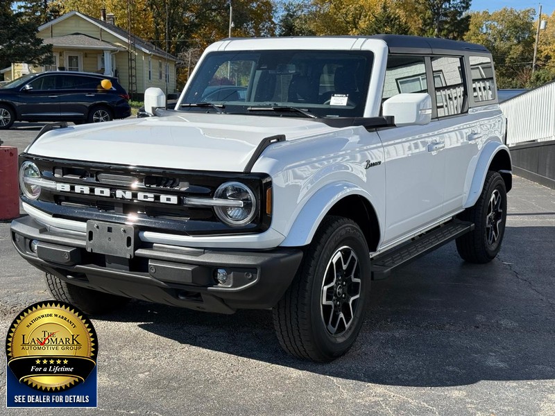 Ford Bronco Vehicle Full-screen Gallery Image 5