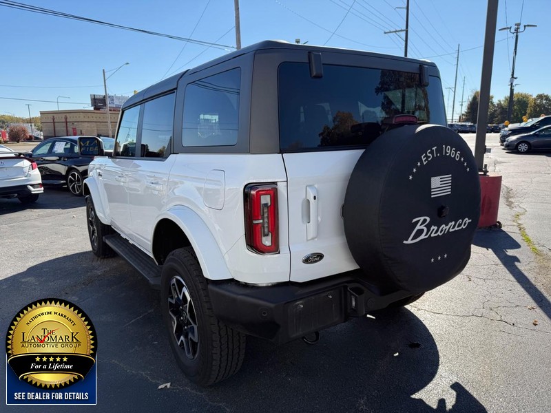 Ford Bronco Vehicle Full-screen Gallery Image 6