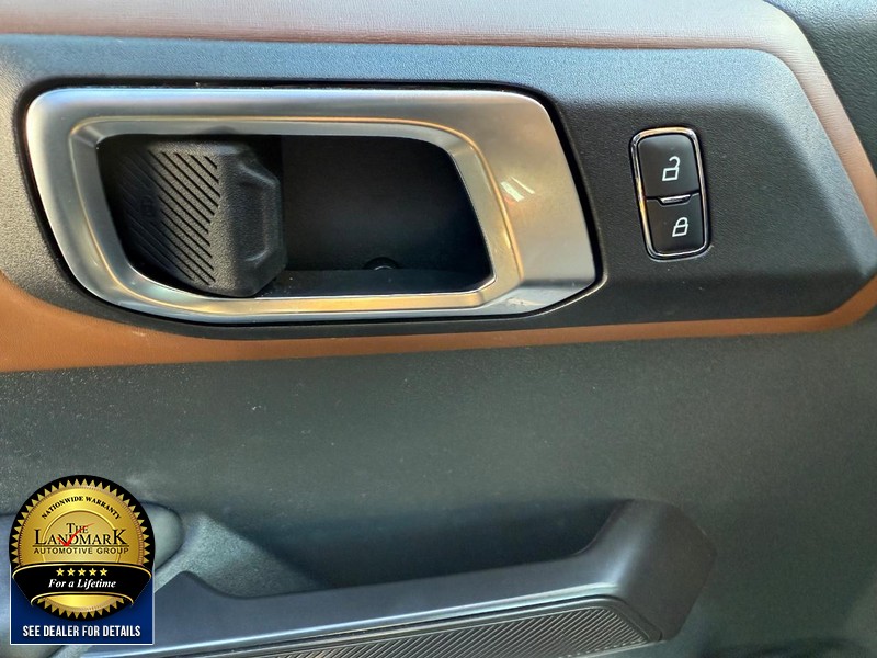 Ford Bronco Vehicle Full-screen Gallery Image 8