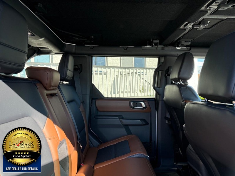 Ford Bronco Vehicle Full-screen Gallery Image 16