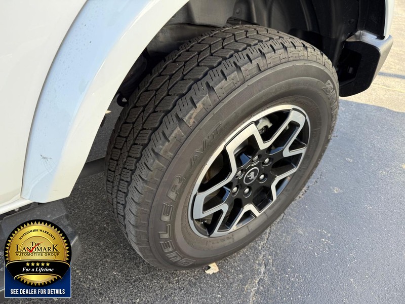 Ford Bronco Vehicle Full-screen Gallery Image 21