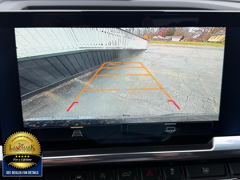 Chevrolet Silverado 1500 Vehicle Full-screen Gallery Image 13