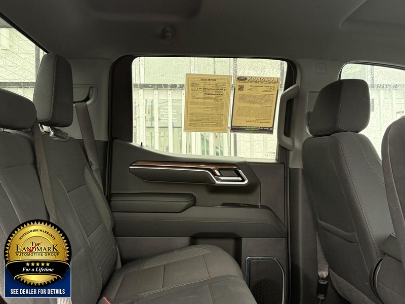 Chevrolet Silverado 1500 Vehicle Full-screen Gallery Image 17