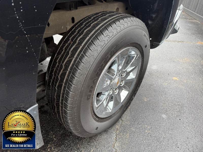 Chevrolet Silverado 1500 Vehicle Full-screen Gallery Image 22