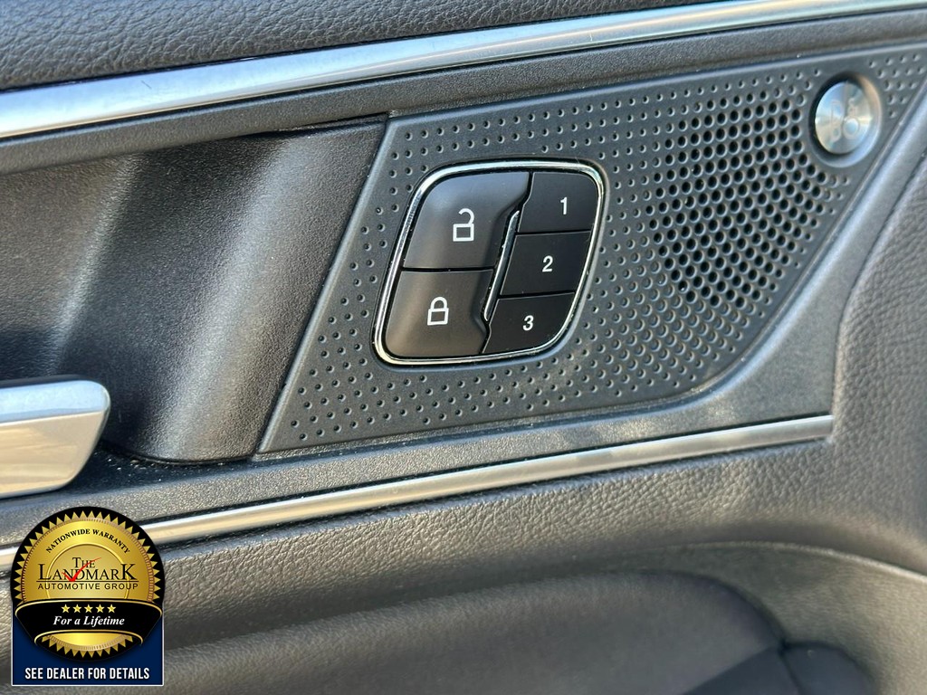 Ford Edge Vehicle Full-screen Gallery Image 09