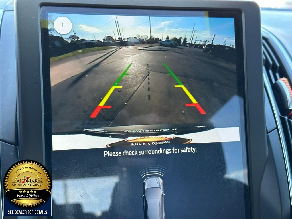 Ford Edge Vehicle Full-screen Gallery Image 14