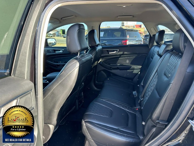 Ford Edge Vehicle Full-screen Gallery Image 10