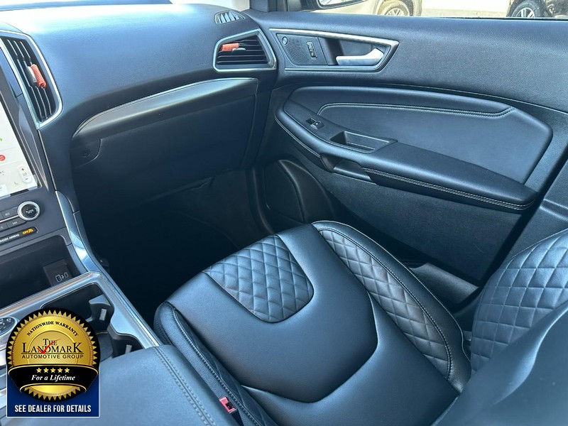 Ford Edge Vehicle Full-screen Gallery Image 15