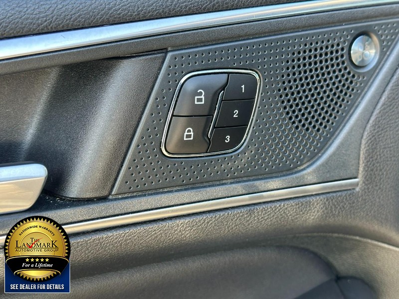 Ford Edge Vehicle Full-screen Gallery Image 17