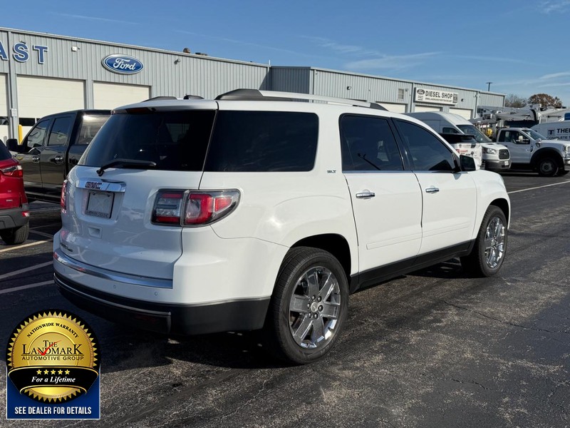 GMC Acadia Limited Vehicle Full-screen Gallery Image 3