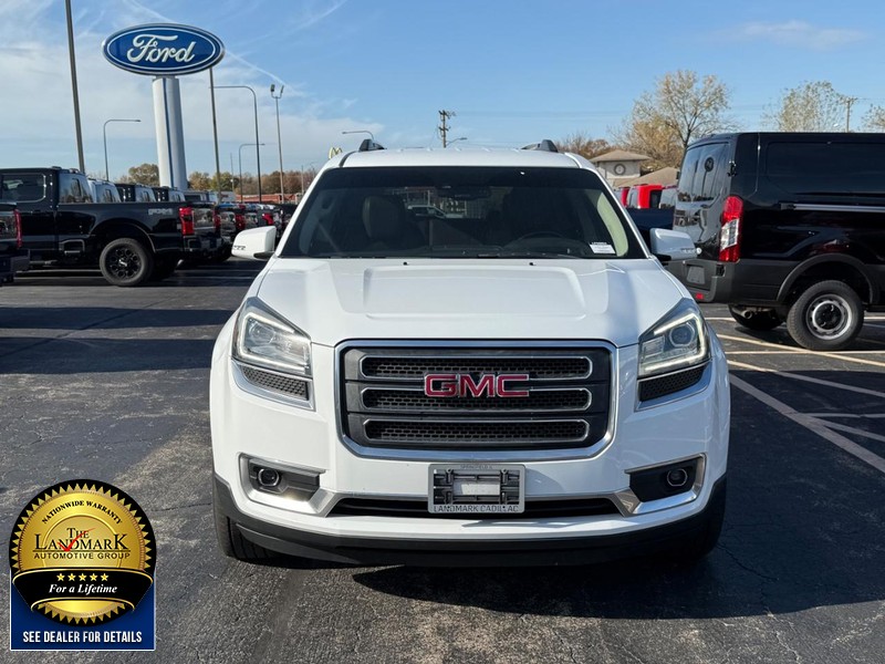 GMC Acadia Limited Vehicle Full-screen Gallery Image 4