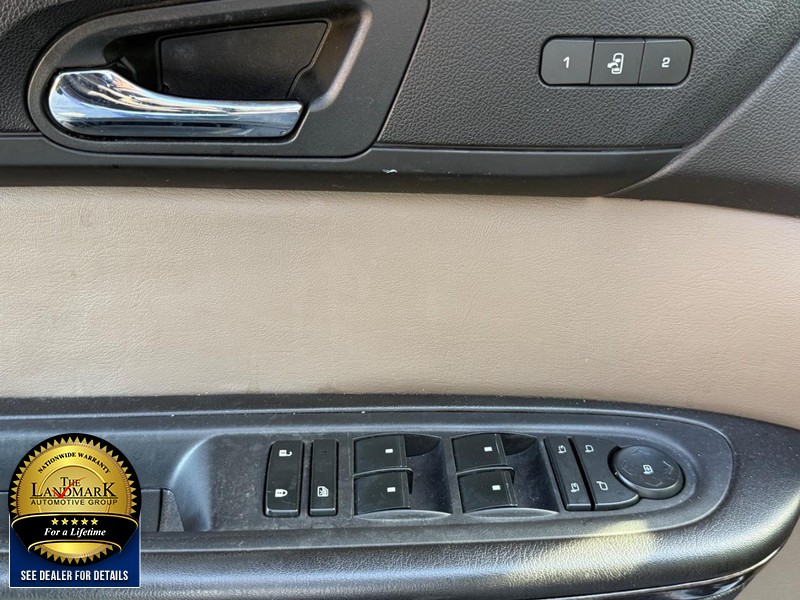 GMC Acadia Limited Vehicle Full-screen Gallery Image 8