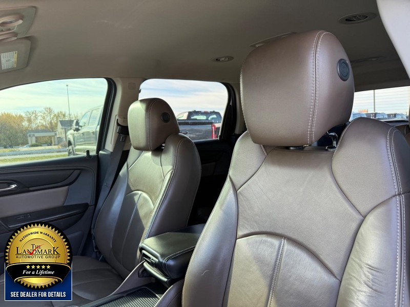 GMC Acadia Limited Vehicle Full-screen Gallery Image 9