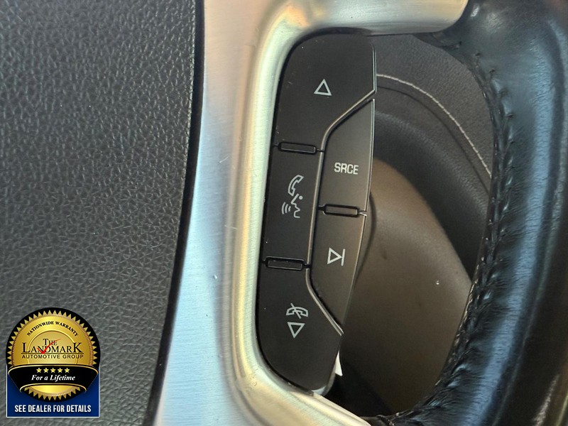 GMC Acadia Limited Vehicle Full-screen Gallery Image 11