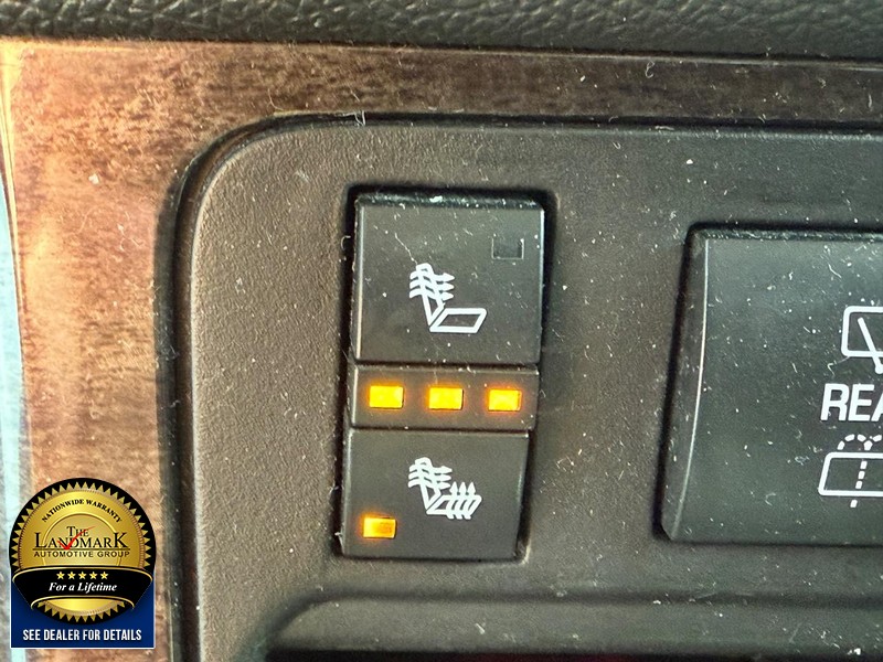 GMC Acadia Limited Vehicle Full-screen Gallery Image 14