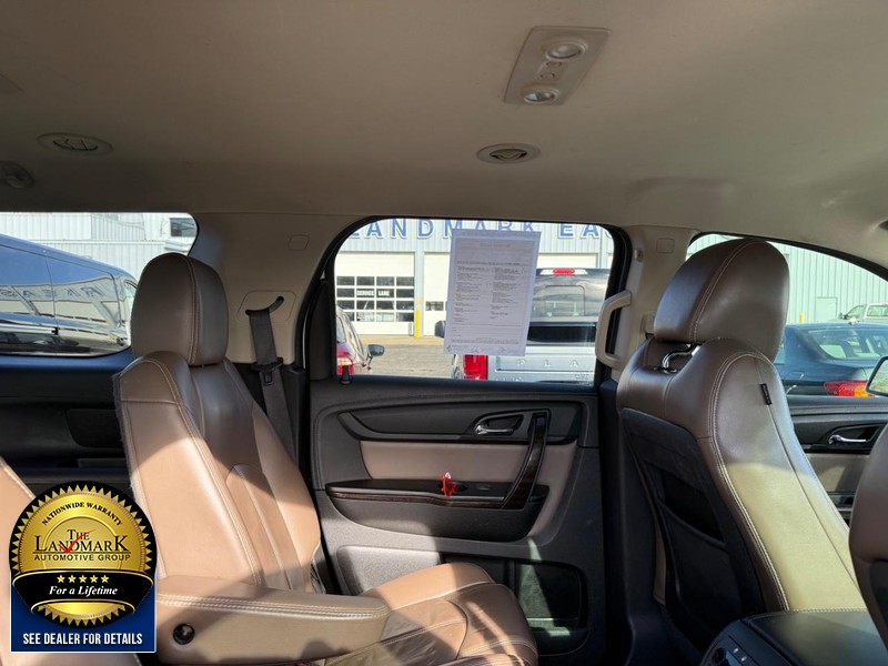 GMC Acadia Limited Vehicle Full-screen Gallery Image 16