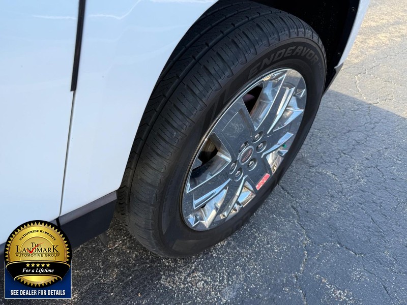 GMC Acadia Limited Vehicle Full-screen Gallery Image 22