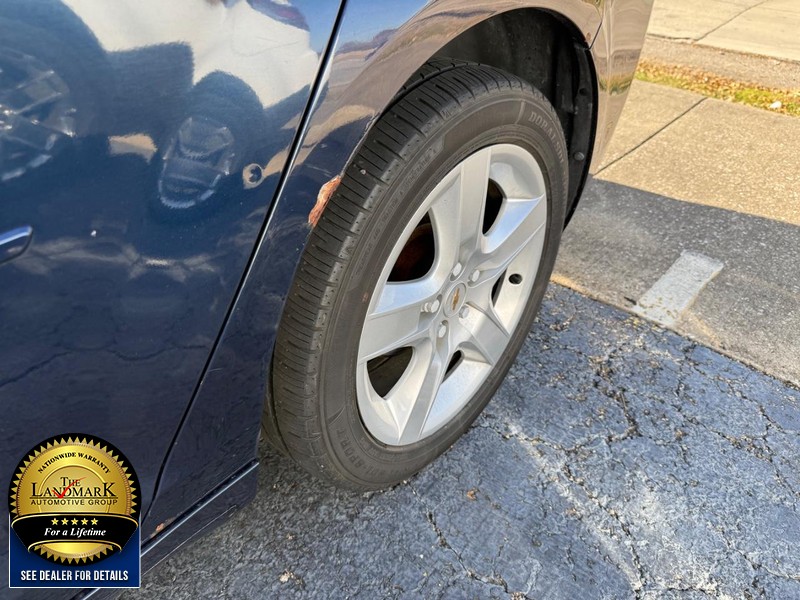 Chevrolet Malibu Vehicle Full-screen Gallery Image 4