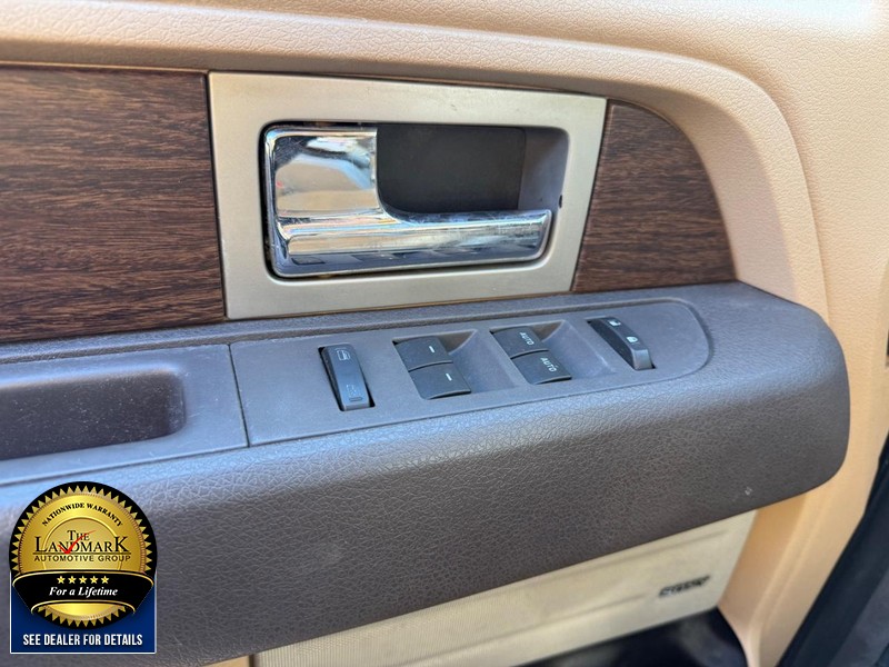 Ford F-150 Vehicle Full-screen Gallery Image 8