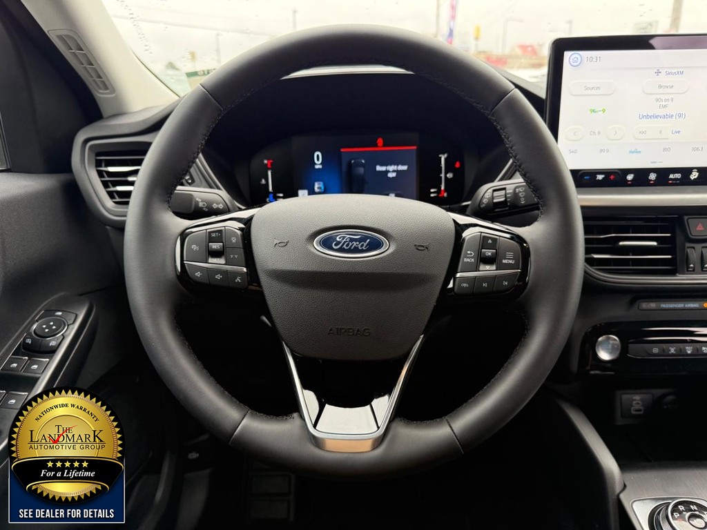 Ford Escape Vehicle Full-screen Gallery Image 18