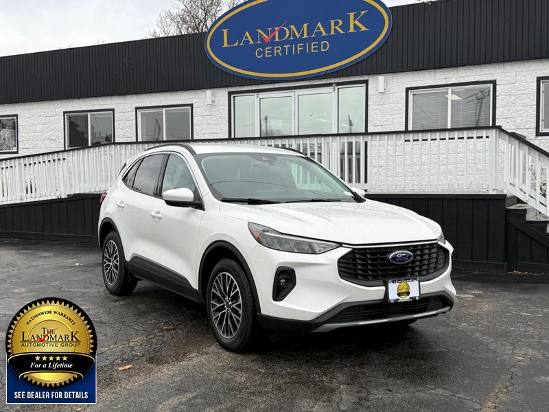 Ford Escape Vehicle Full-screen Gallery Image 03