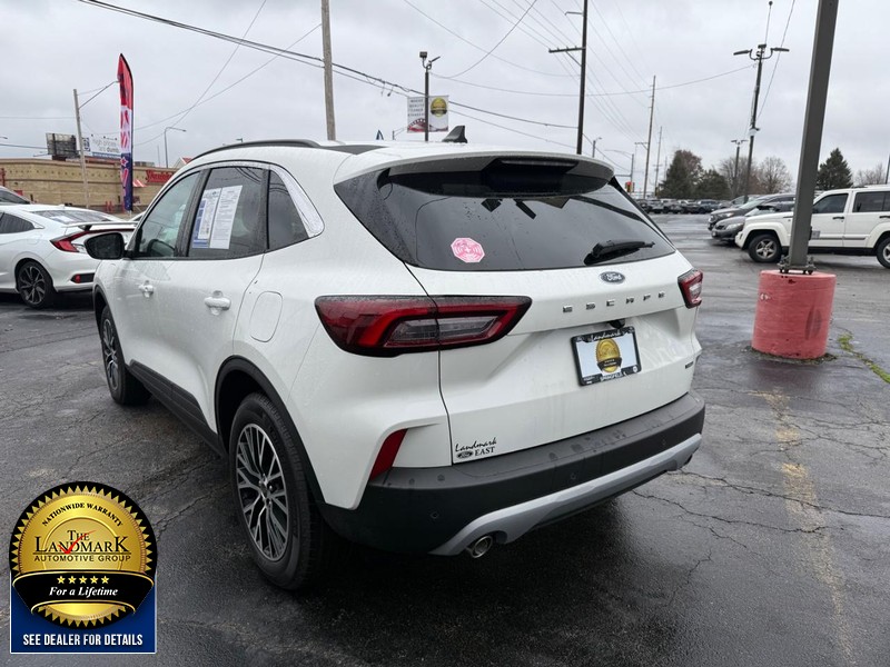 Ford Escape Vehicle Full-screen Gallery Image 07