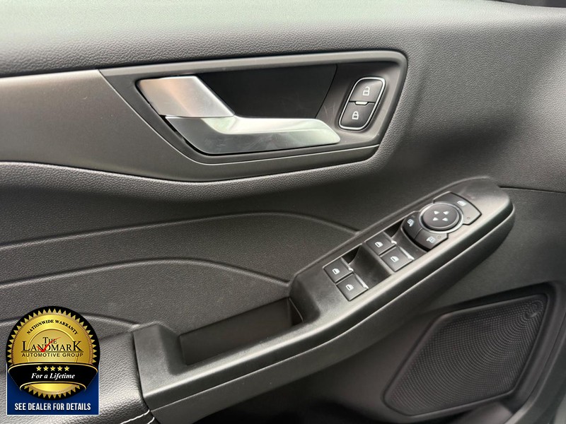 Ford Escape Vehicle Full-screen Gallery Image 08