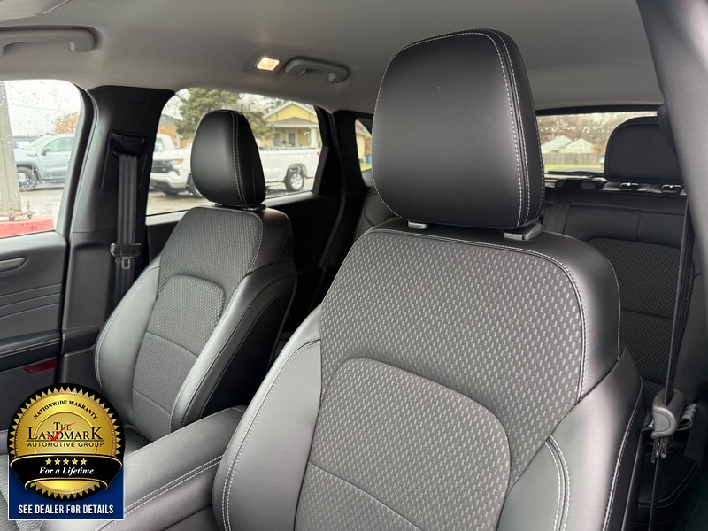 Ford Escape Vehicle Full-screen Gallery Image 09