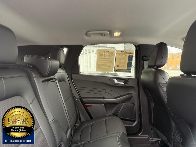 Ford Escape Vehicle Full-screen Gallery Image 16