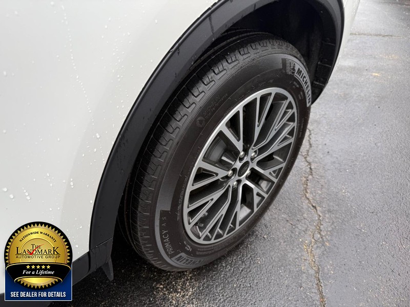 Ford Escape Vehicle Full-screen Gallery Image 21